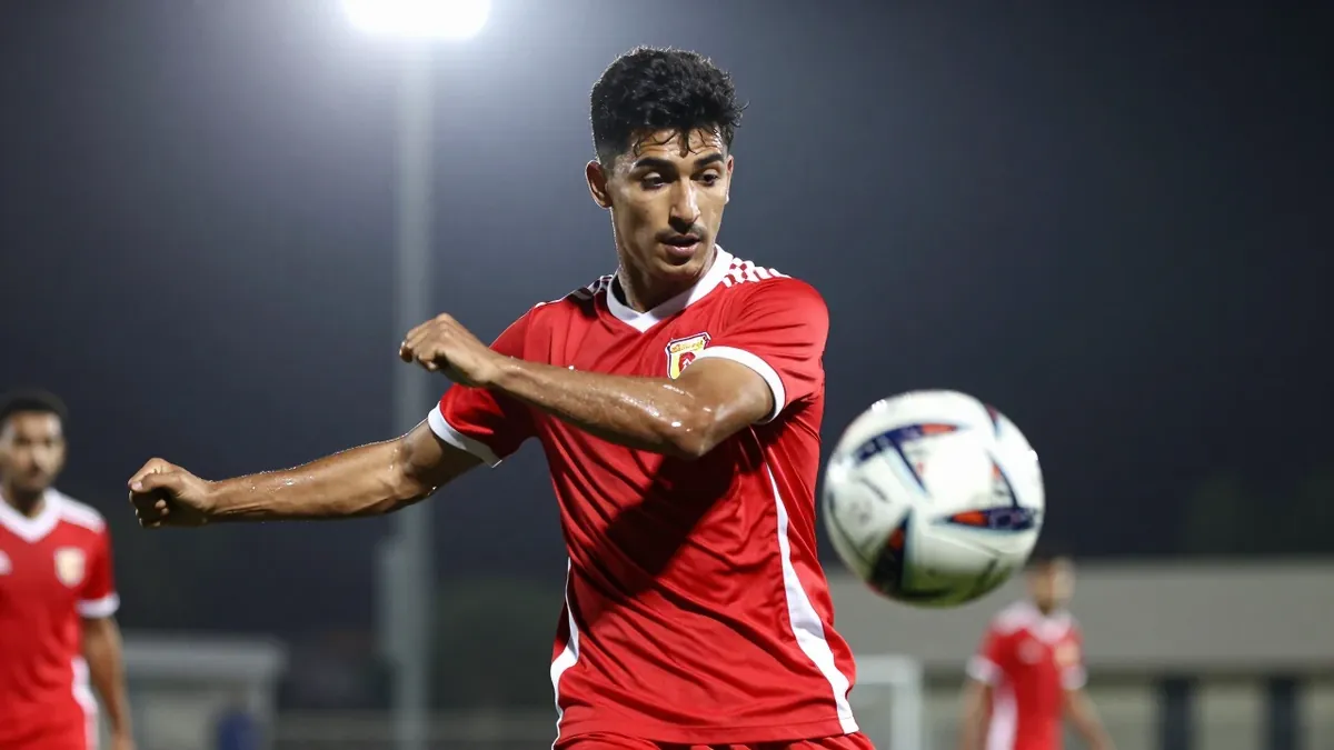 الهيلال يخطط لصفقة مارتينيللي وواتكينز من الدوري الإنجليزي